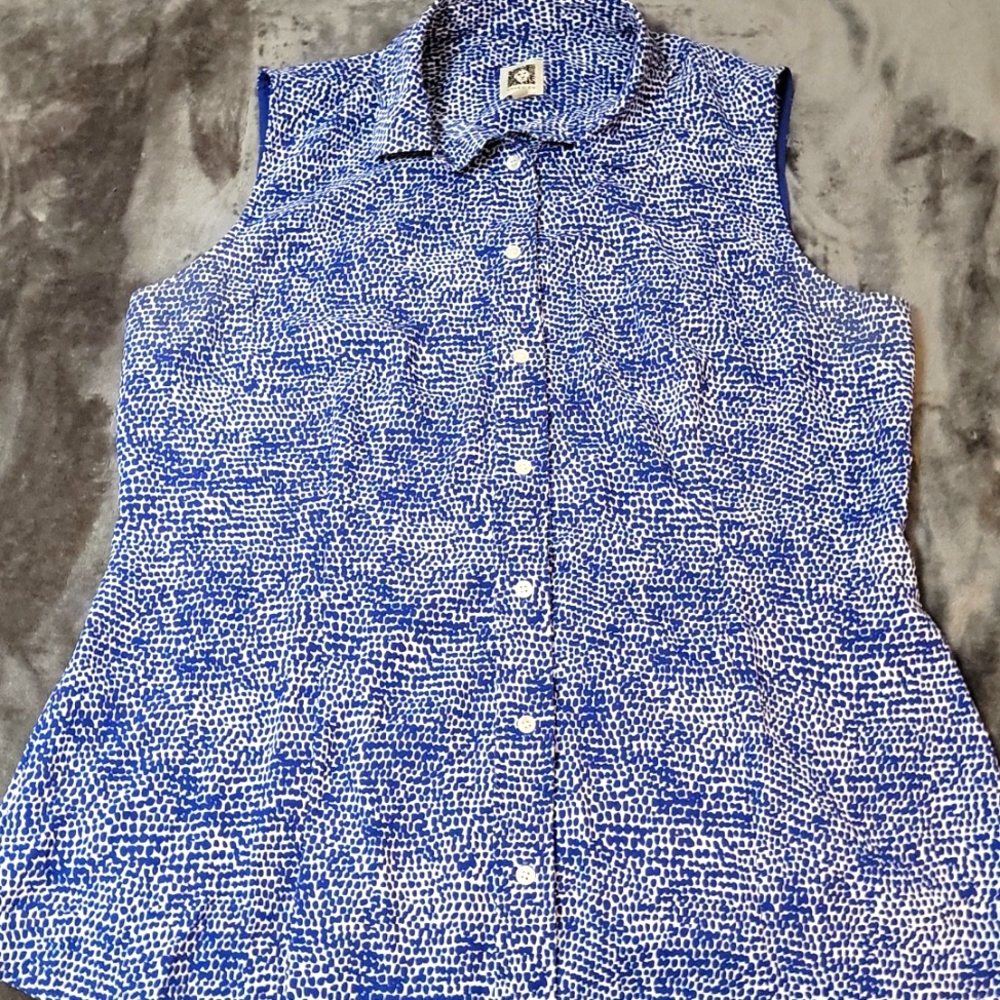 Anne Klein button up sleeveless blouse size M - blue and white